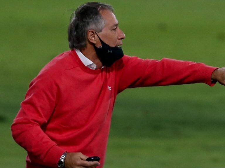 4 de Enero del 2021/SANTIAGOEl Director Técnico de Universidad Católica Ariel Holan(c) ,durante el partido valido por la Vigésimo Séptima fecha del Campeonato Nacional AFP PlanVital 2020, entre Universidad Católica vs Huachipato, disputado en el Estadio San Carlos de Apoquindo.
FOTO:FRANCISCO LONGA/AGENCIAUNO