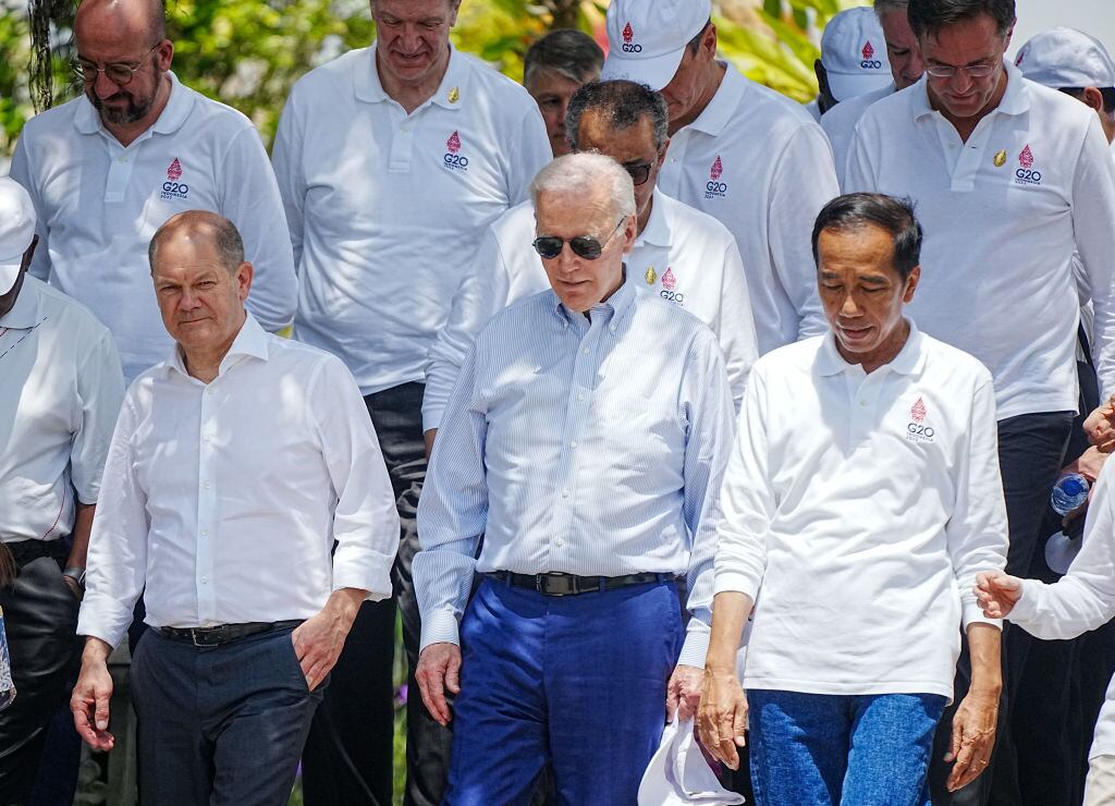 Joe Biden junto a otros mandatarios en la cita del G20 en Indonesia