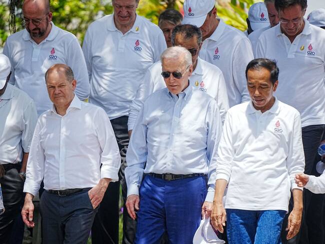 Joe Biden junto a otros mandatarios en la cita del G20 en Indonesia