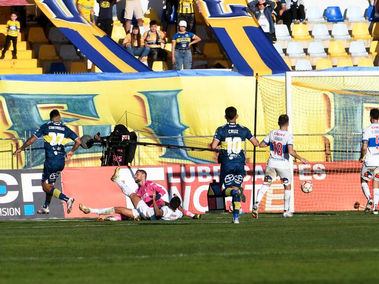 “Qué vergüenza”: las quejas en Everton al arbitraje por el empate ante la UC