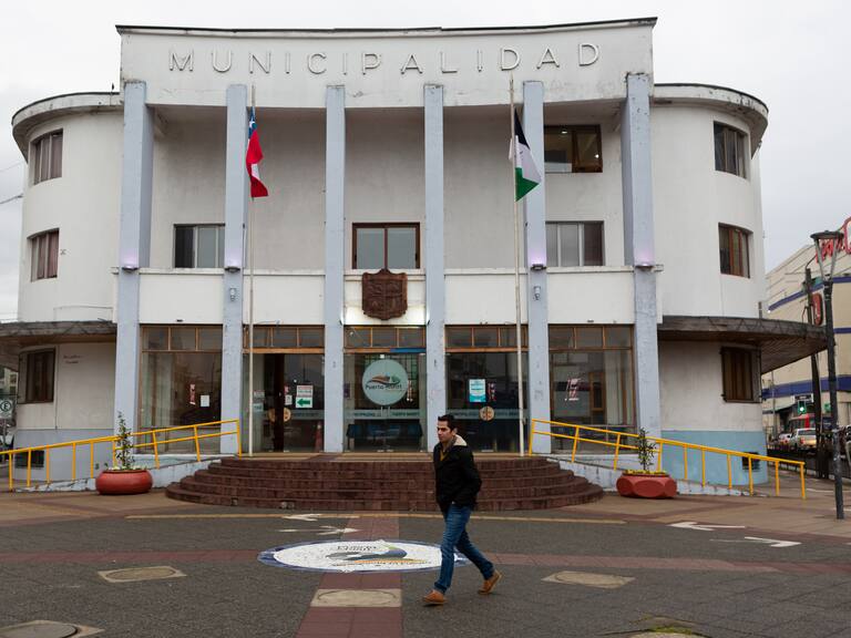 Funcionarios de la Municipalidad de Puerto Montt viajaron al extranjero y fueron al casino con licencias