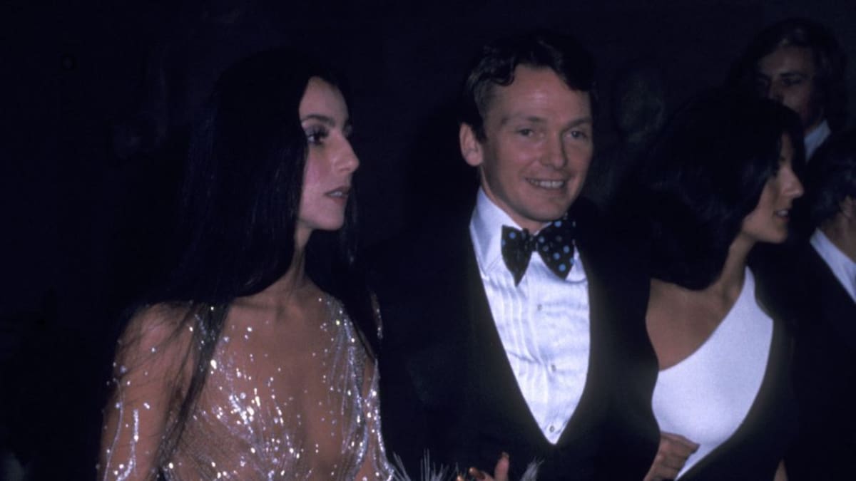 Muere Bob Mackie, el “Sultán de las Lentejuelas” que vistió a Cher, Tina Turner y otras leyendas