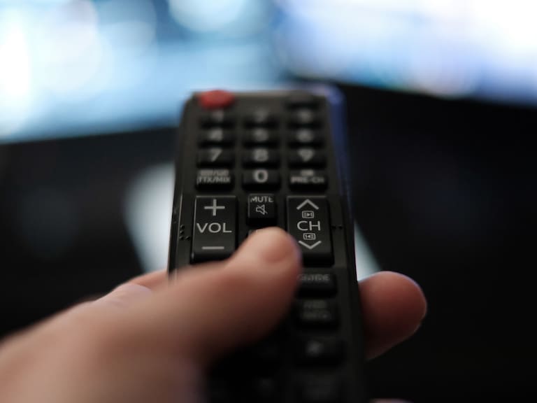 Uno de los programas más calentones en la historia de Chile vuelve a la TV: canal y horario