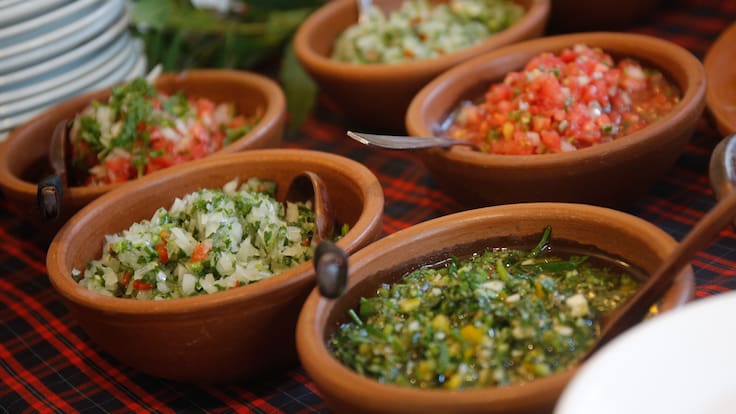 Chef francés recomienda sus imperdibles en Santiago: de picadas clásicas a alta cocina chilena