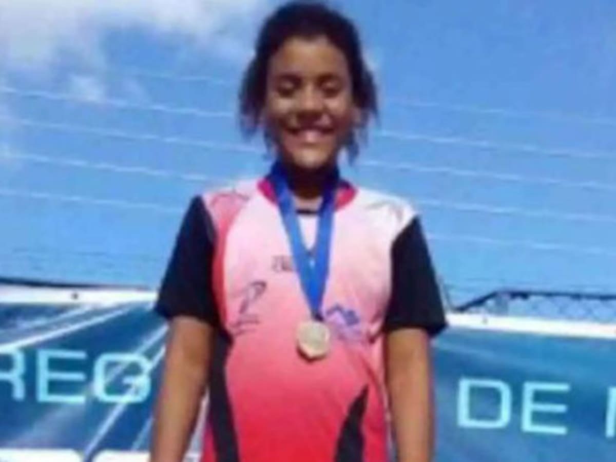 Nadadora de 14 años muere por recaída de coronavirus