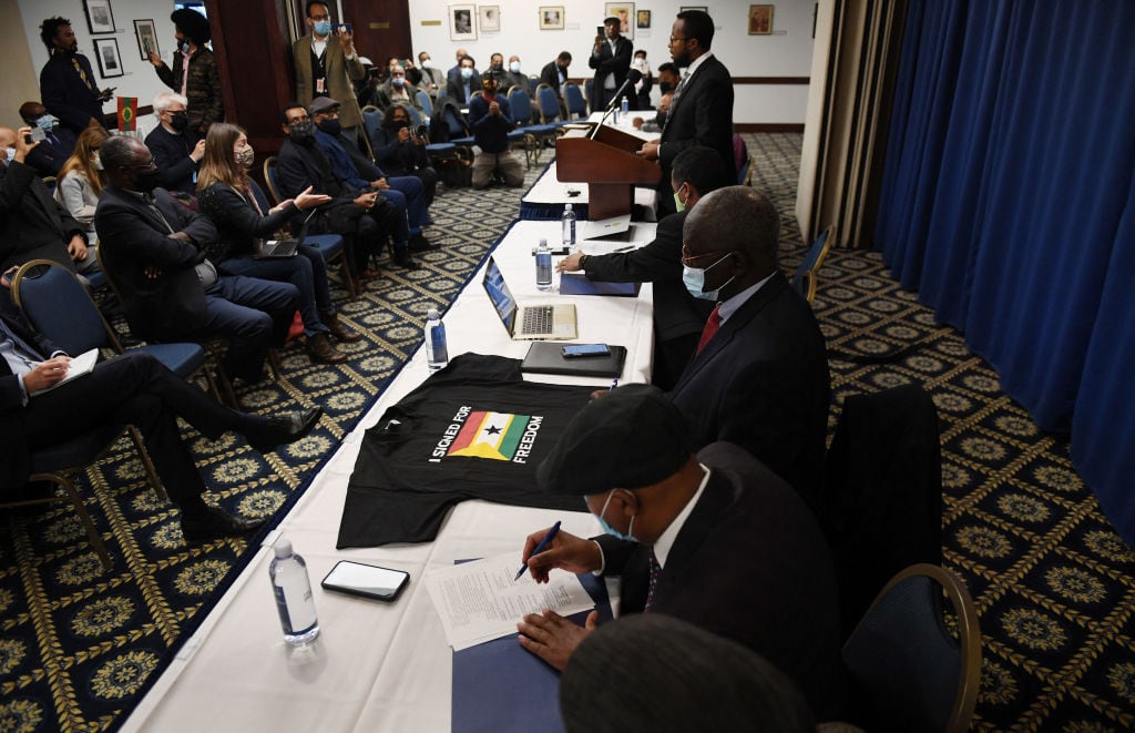 Representantes de los rebeldes etíopes firman un pacto en Washington