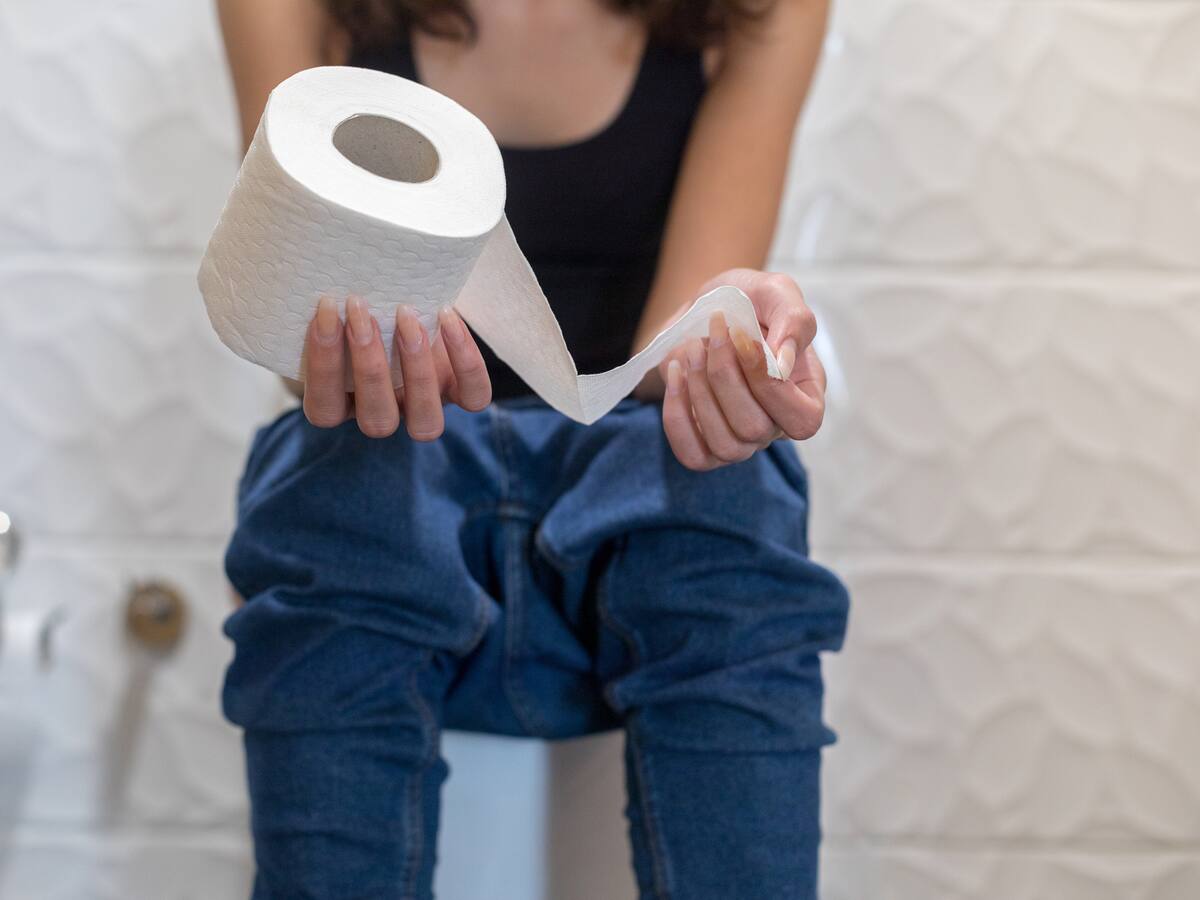 Para evitar riesgos a la salud: no deberías estar sentado en el baño por más de esta cantidad de minutos