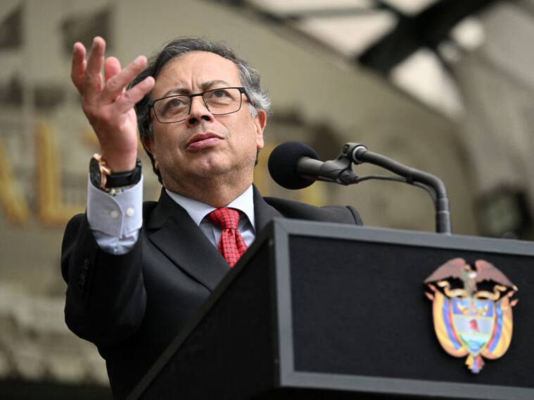 El presidente de Colombia, Gustavo Petro, da un discurso en una ceremonia del ejército en la ciudad de Bogotá.