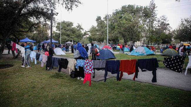 «Villa Toma Olímpica», en Parque Baquedano. / Agencia Uno.