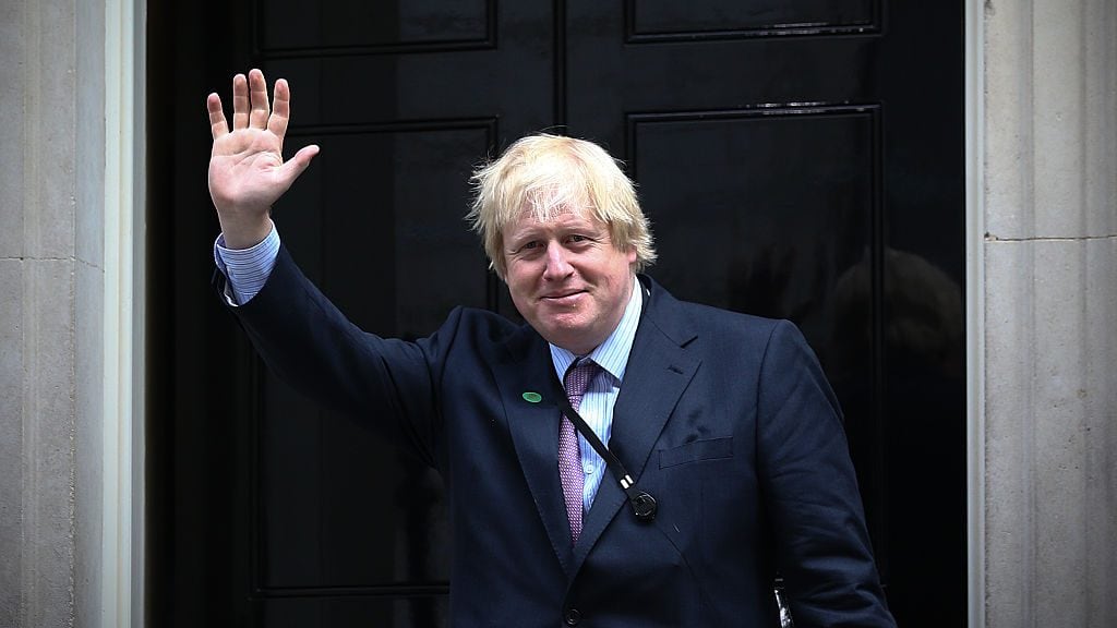 LONDON, ENGLAND - MAY 11: London Mayor and MP for Uxbridge and South Ruislip, Boris Johnson, arrives at Downing Street on May 11, 2015 in London, England. Prime Minister David Cameron continued to announce his new cabinet with many ministers keeping their old positions. (Photo by Carl Court/Getty Images)