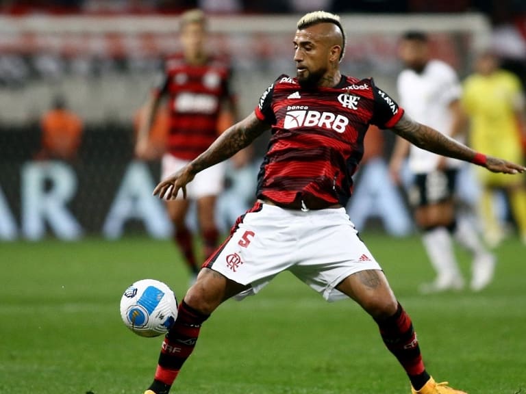 Con Vidal en el segundo tiempo, Flamengo volvió a vencer a Corinthians y se metió de lleno en las semifinales de Copa Libertadores