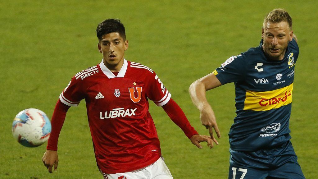 22 DE NOVIEMBRE DE 2020/VIÑA DEL MARFernando Cornejo (i) y Cristiab Menendez (d), durante el partido valido por la fecha 20 del Campeonato Nacional AFP PlanVital 2020, entre Everton y Universidad de Chile, disputado en el Estadio Sausalito.
FOTO: LEONARDO RUBILAR CHANDIA/AGENCIAUNO