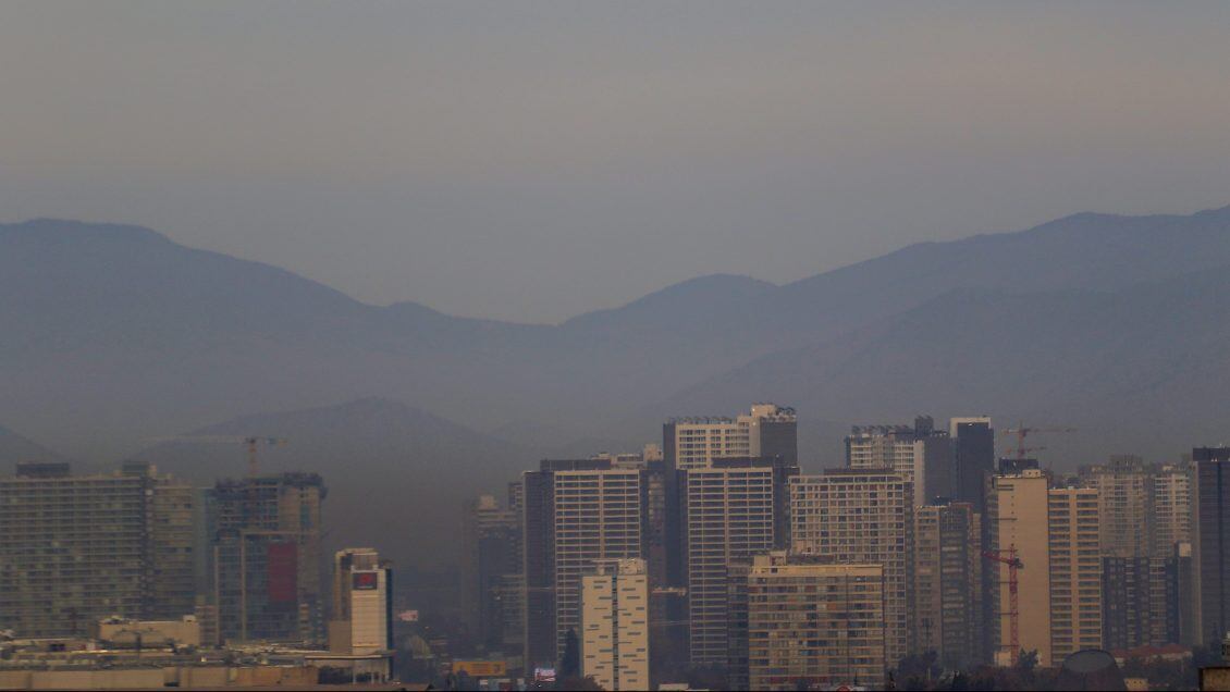 24 de Mayo del 2019/SANTIAGODe forma preventiva, informó la Intendencia Metropolitana, se decretó la segunda alerta ambiental para esta jornada, debido al empeoramiento de las condiciones de ventilación en la ciudad. Debido a esto, se ordenó la prohibición del uso de calefactores, cocinas a leña y las quemas agrícolas en toda la región.
FOTO: HANS SCOTT/AGENCIAUNO