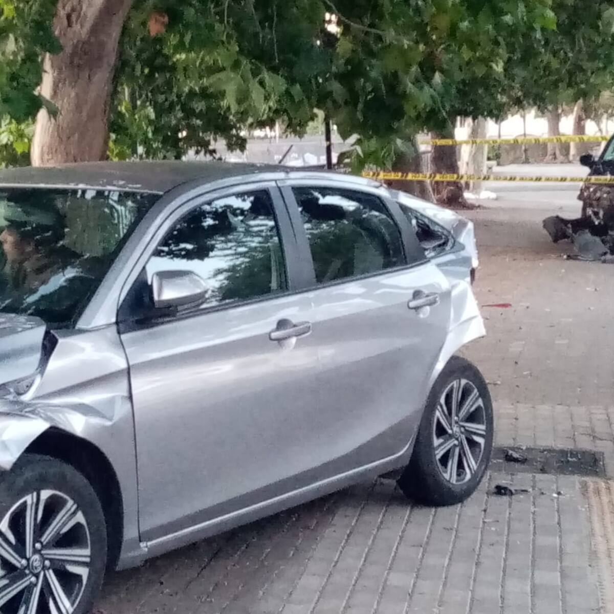 En estado de ebriedad y con documentos vencidos: mujer choca vehículo estacionado en Providencia
