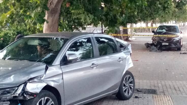En estado de ebriedad y con documentos vencidos: mujer choca vehículo estacionado en Providencia