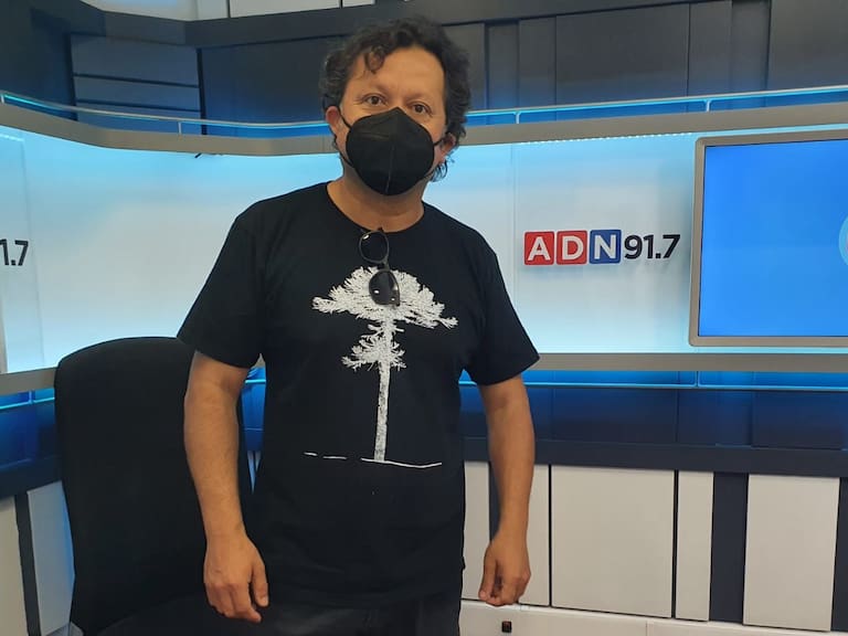 Daniel Alcaíno sobre la obra "Sala 13": "Celebra los 80 años del teatro experimental de la Universidad de Chile"