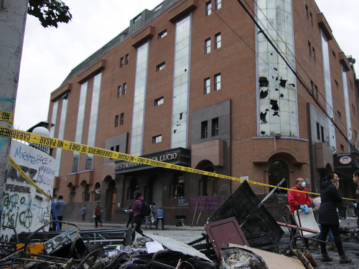 Tribunal absolvió a jóvenes acusados de incendiar el Hotel Principado de Asturias durante el estallido social