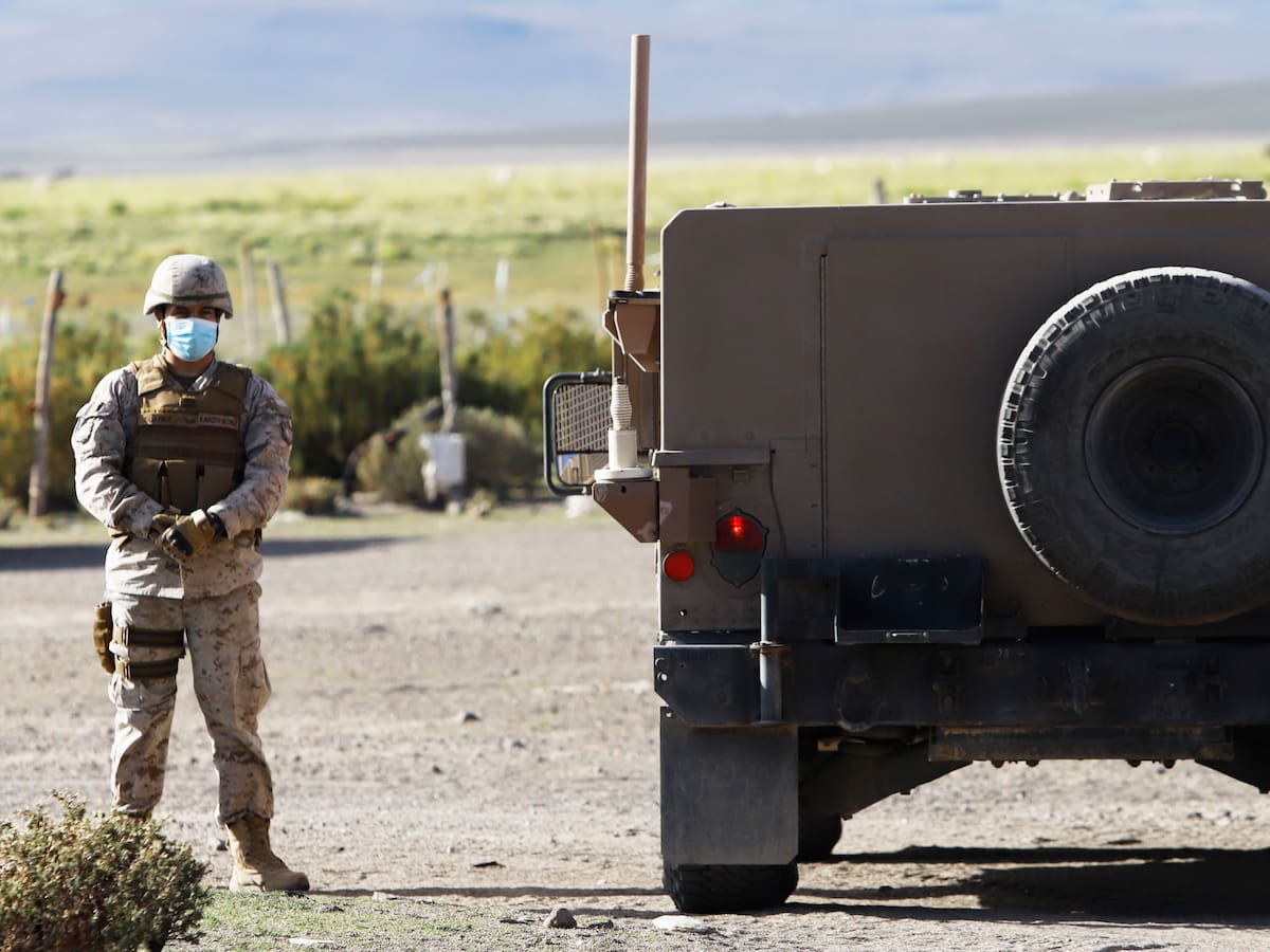Carabineros detuvo a tres militares peruanos que transportaban casi cinco kilos de ketamina