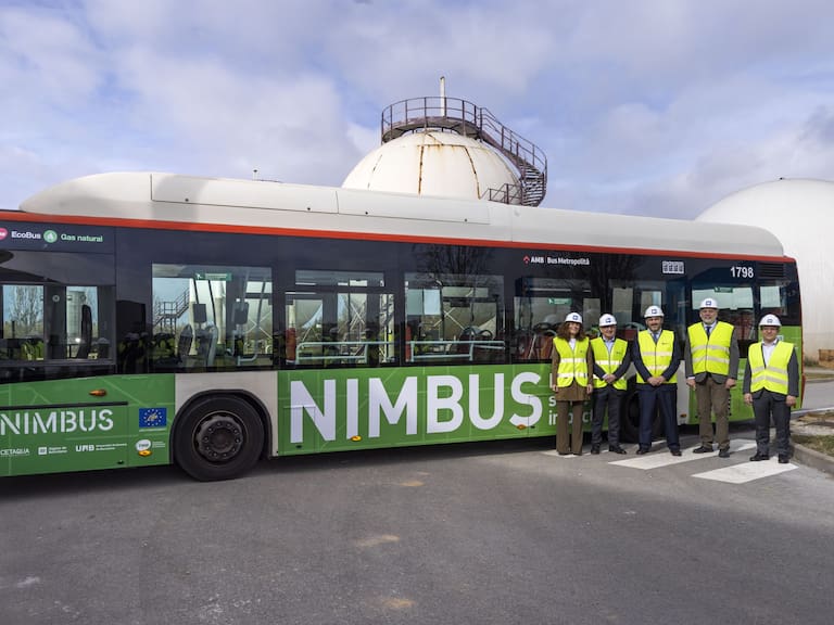 Ha recorrido 14 mil kilómetros: así es el moderno autobús que funciona a base de caca humana