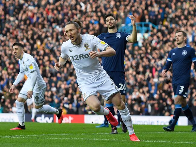 Leeds United vence para ser el líder de la segunda división británica