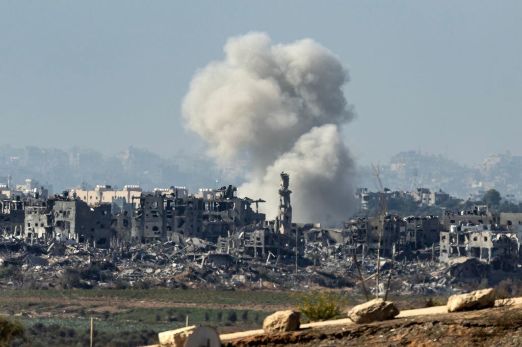 Las bombas de Israel provocan explosiones y muertos en la Franja de Gaza