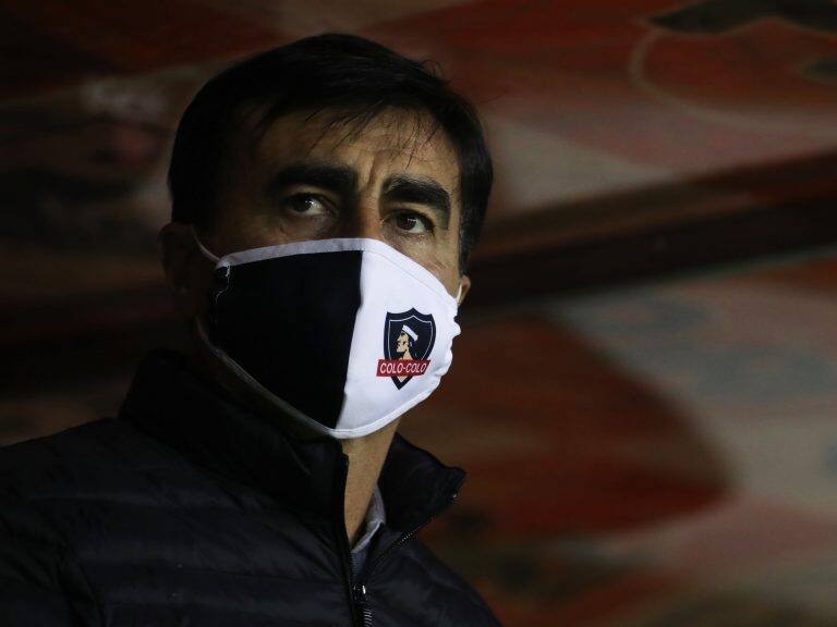01 DE MAYO DE 2021/CHILLANEl director tecnico de Colo Colo, Gustavo Quinteros, durante el partido valido por la fecha 5 del Campeonato Nacional AFP PlanVital 2021, entre Nublense y Colo Colo, disputado en el Estadio Nelson Oyarzun Arenas de Chillan.
FOTO: JAVIER VERGARA/AGENCIAUNO