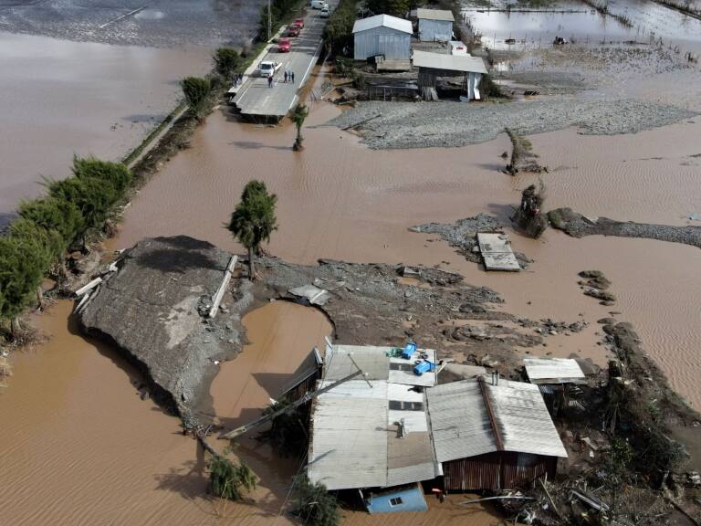 Balance Senapred: 25 mil damnificados, 1400 albergados y 41 mil personas aisladas tras sistema frontal
