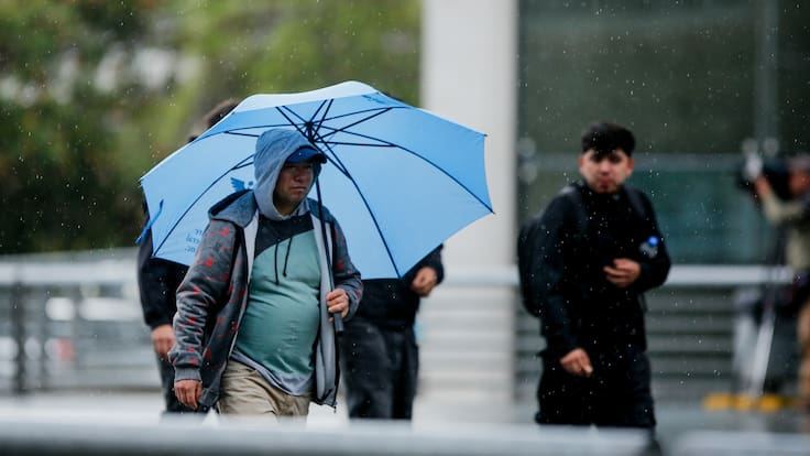 Lluvia en la Región Metropolitana este viernes: ¿A qué hora podría precipitar y en qué sectores?