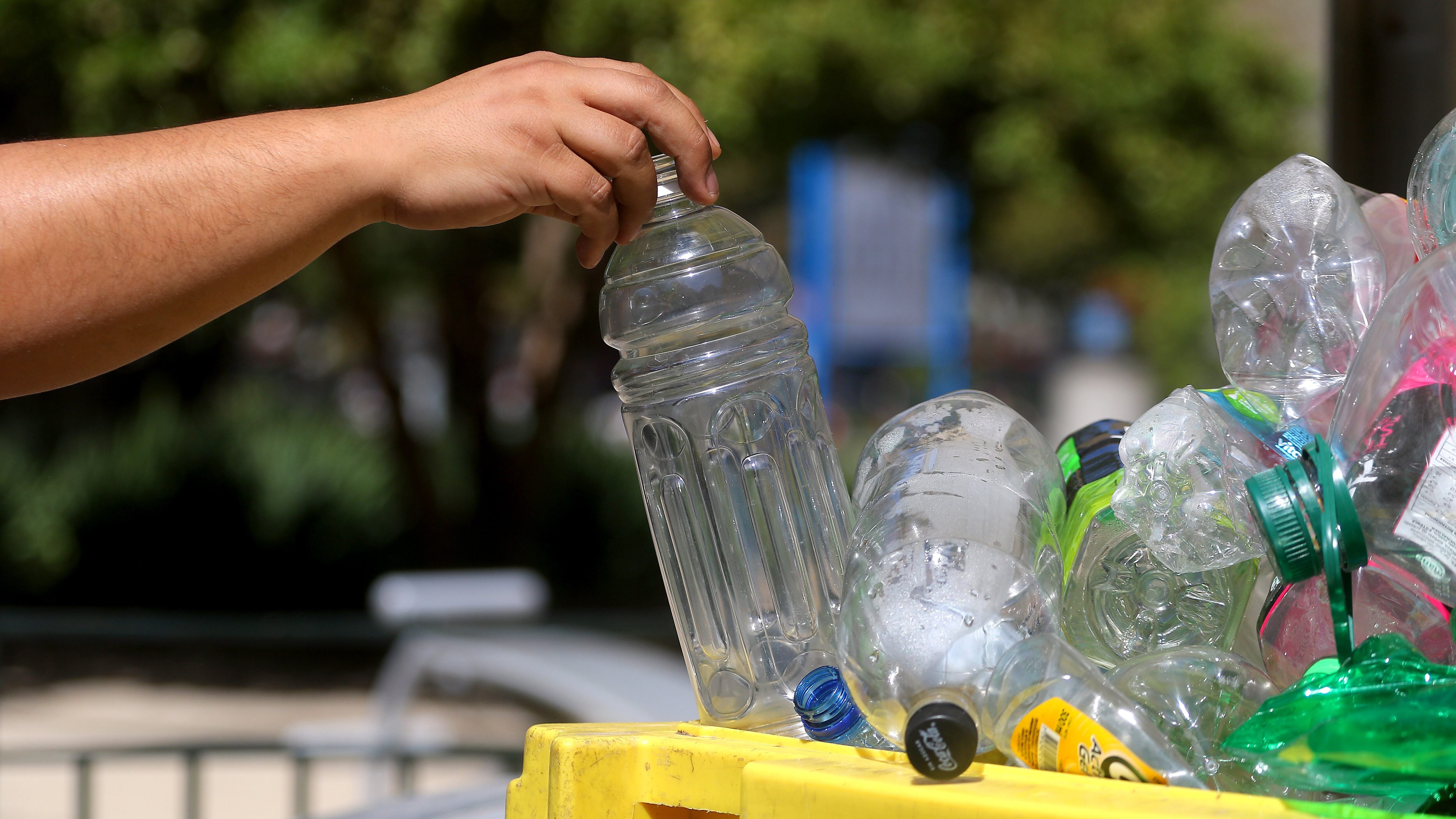 20 de MARZO de 2019/SANTIAGOLa alcaldesa de Providencia anunció la implementación de un sistema de reciclaje domiciliario que beneficiará a más de 2100 edificios residenciales de la comuna.
FOTO: HANS SCOTT/AGENCIAUNO