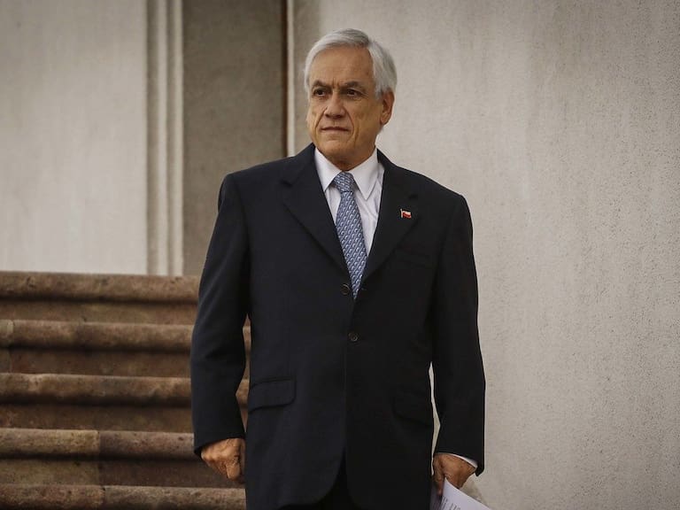 Diputados denunciarán a Piñera por fotos en Plaza Italia