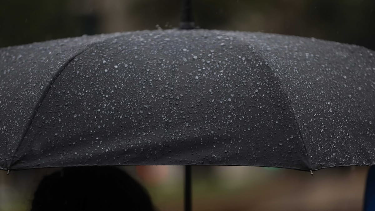 Vuelve la lluvia a Santiago: revelan cuántos milímetros de agua caerían en la capital y en qué sectores
