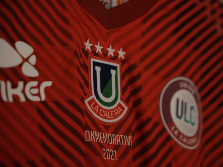 Unión La Calera presentó su nueva indumentaria para el 2021 con el retorno de la insignia tradicional