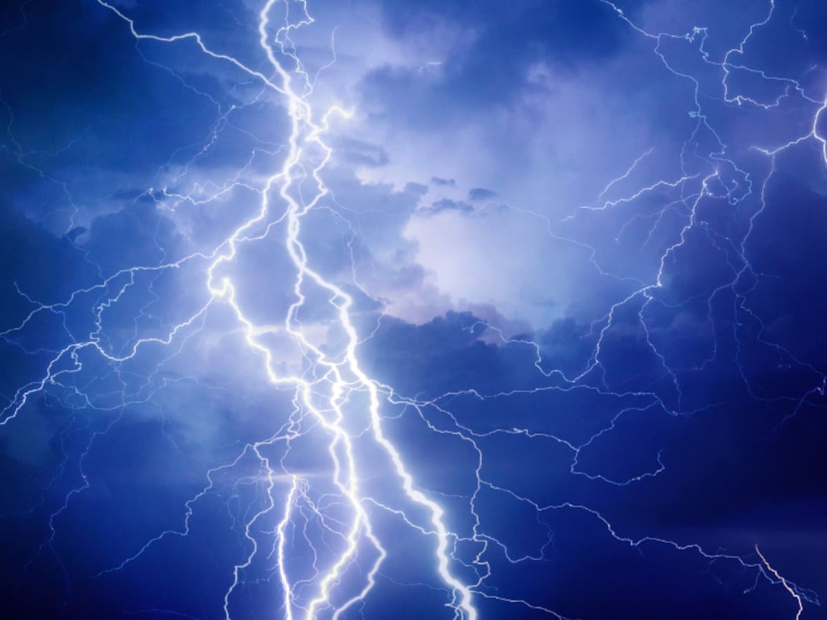 Meteorología emite aviso por tormentas eléctricas en 6 regiones: revisa qué zonas se verán afectadas este jueves