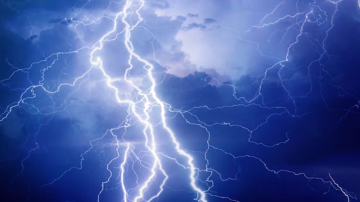 Incluida la RM: Meteorología emite aviso por tormentas eléctricas para tres regiones de Chile en las próximas horas