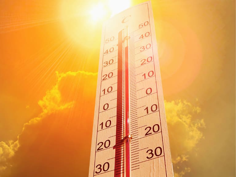 Hasta los 35°C en pleno invierno: Meteorología emite aviso por altas temperaturas en 3 regiones de Chile