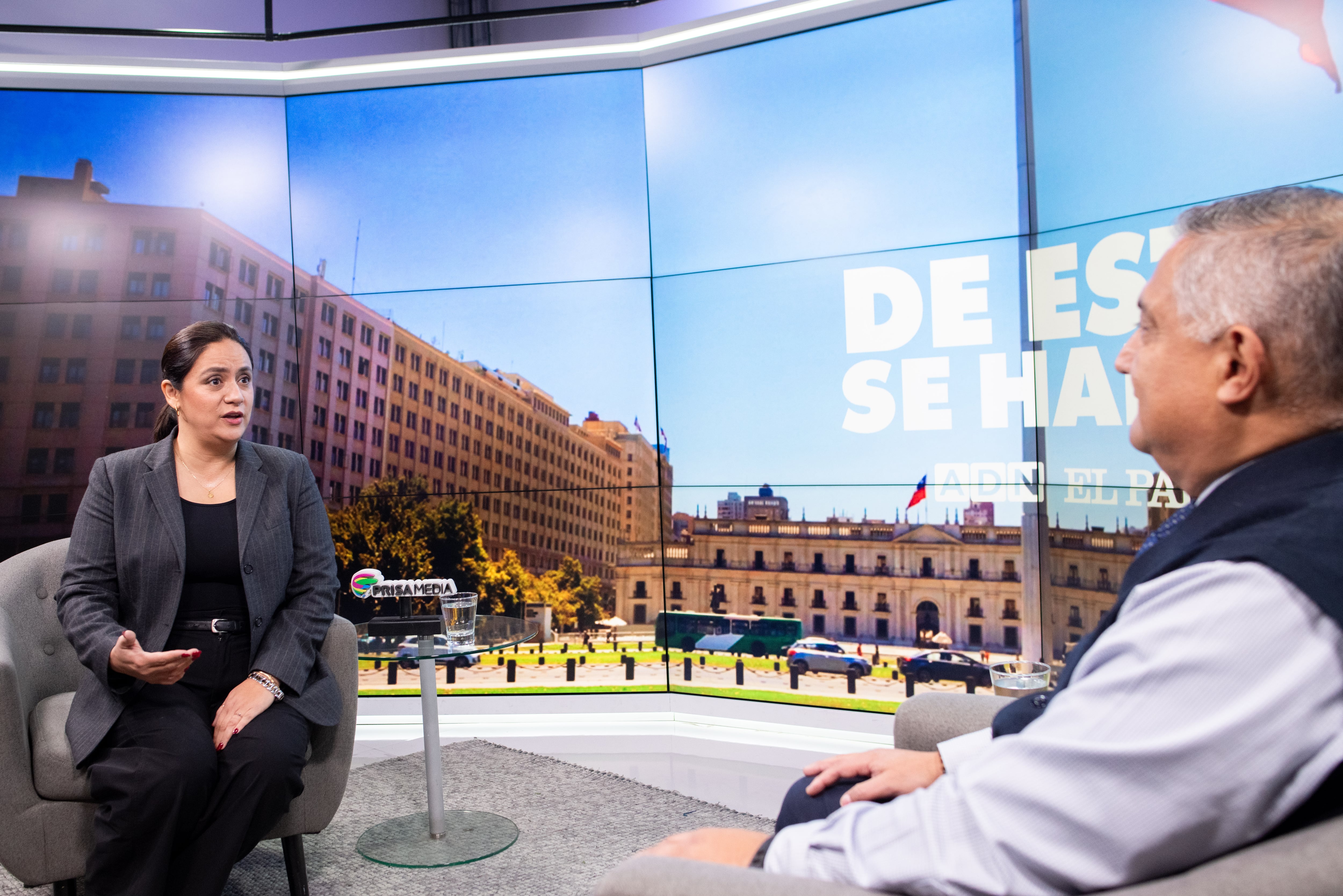 Rocío Montes y Cristian Alvear, ex director de gendarmeria de Chile, en el programa De esto se habla, en los estudios de prisa chile, el 10 de junio del 2026.