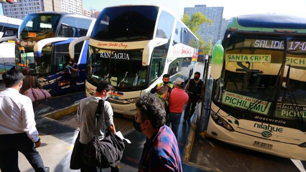 Comienza la salida masiva por Fiestas Patrias: cerca de 400 mil vehículos dejarán la capital