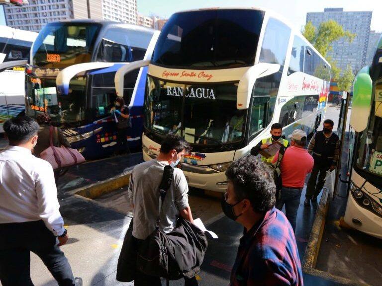 Comienza la salida masiva por Fiestas Patrias: cerca de 400 mil vehículos dejarán la capital