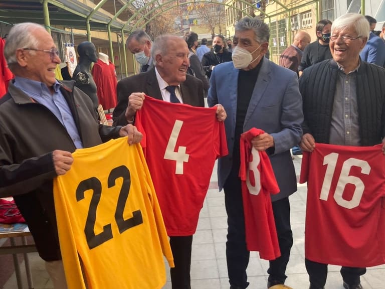 Humberto Chita Cruz y seleccionados del Mundial del 62 fueron homenajeados en Ñuñoa: "Nunca pensé que le pondrían mi nombre a un gimnasio"