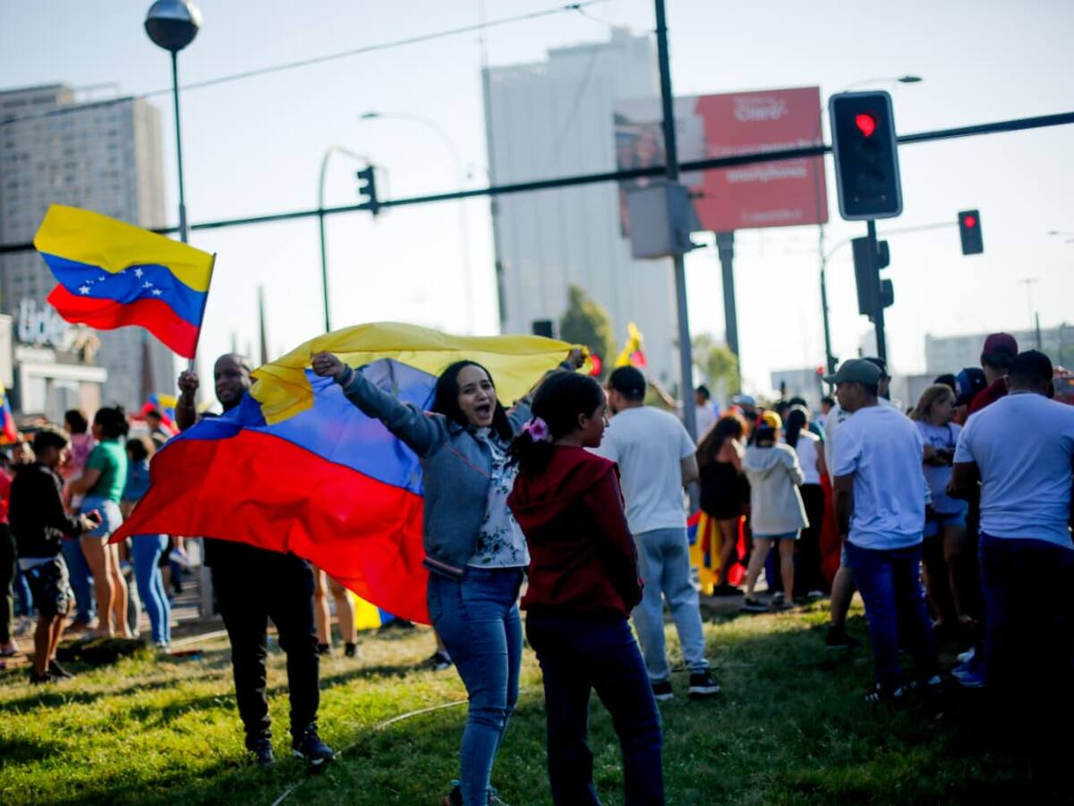 Venezolanos en Chile se manifiestan en apoyo a intervención de EE.UU. y captura de Maduro