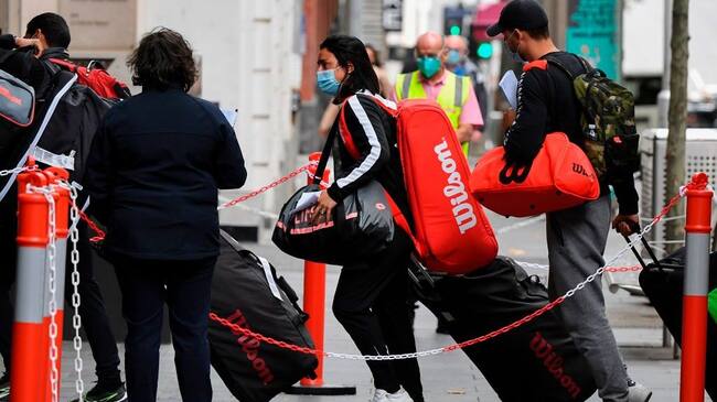 Tennis players, coaches and officials arrive at a hotel in Melbourne on January 15, 2021, before quarantining for two weeks ahead of the Australian Open tennis tournament. (Photo by William WEST / AFP) (Photo by WILLIAM WEST/AFP via Getty Images)