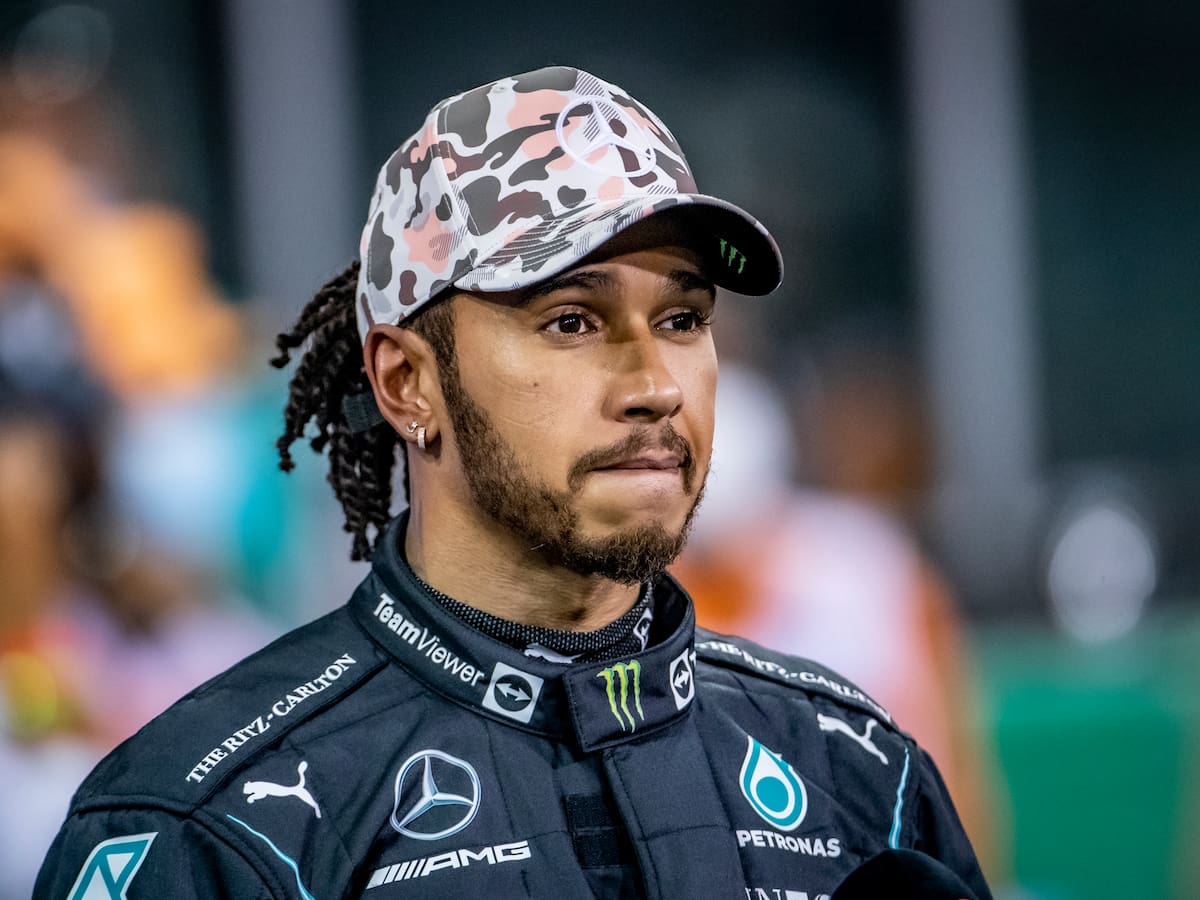 Hamilton rompió su silencio tras perder el título de la F1: negó su retiro y reconoció que fue un momento «difícil de digerir»