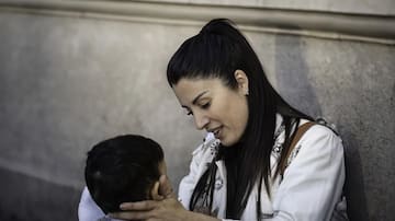 “Desde el día 1 que...”: la historia de la niña “curada” por Leda Bergonzi que provocó la visita de la “sanadora de Rosario” a Chile