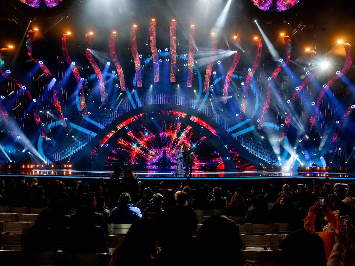 Parrilla del Festival de Viña 2026: qué artistas y humorista se presentan hoy jueves en la quinta noche