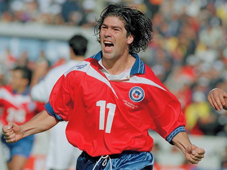 Chile's Marcelo Salas celebrates scoring a goal during the 1998 soccer World Cup match against Italy. (Photo by THIERRY ORBAN/Sygma via Getty Images)
