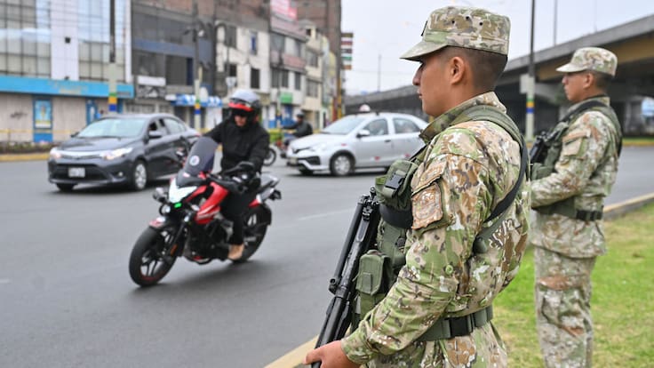Perú despliega militares y declara estado de emergencia en Lima por violencia