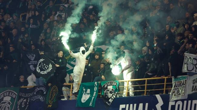 Lamentable episodio: niño es hospitalizado tras sufrir heridas por pirotecnia utilizada en partido de Europa League