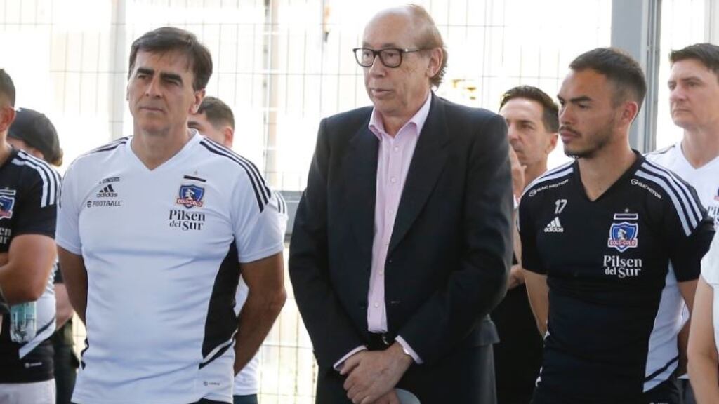 Alfredo Stöhwing desoye interés de Gremio por Gustavo Quinteros: "Confío en su palabra comprometida"