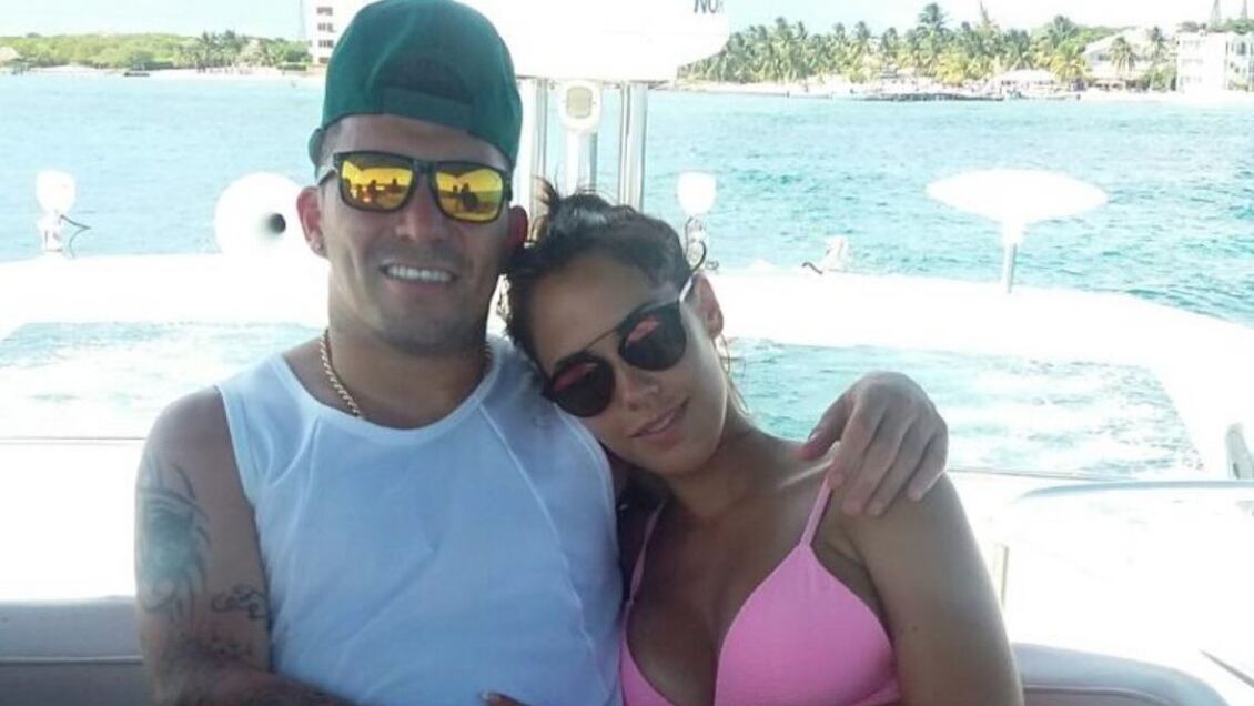 Gary Medel y su esposa, Cristina Morales.