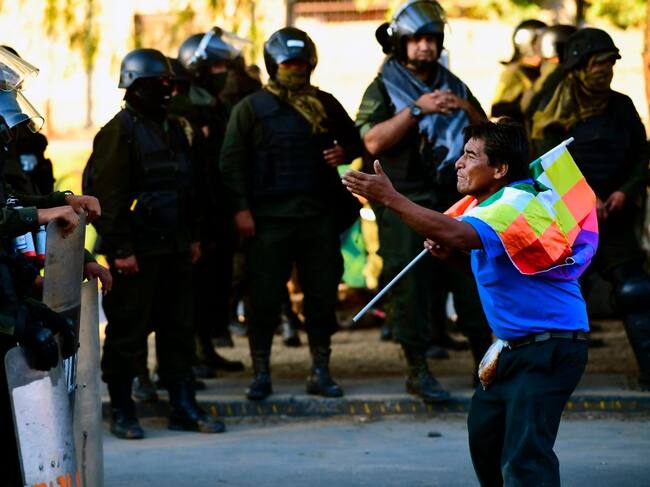 La policía reprime una manifestación en la ciudad de La Paz